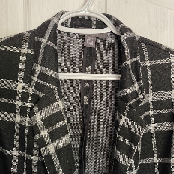 Casual, fun stripy blazer! - Picture 3 of 4